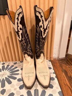 Luchesse Two-Tone Western Cowboy Boots - White & Dark Brown